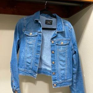 Cropped denim jacket